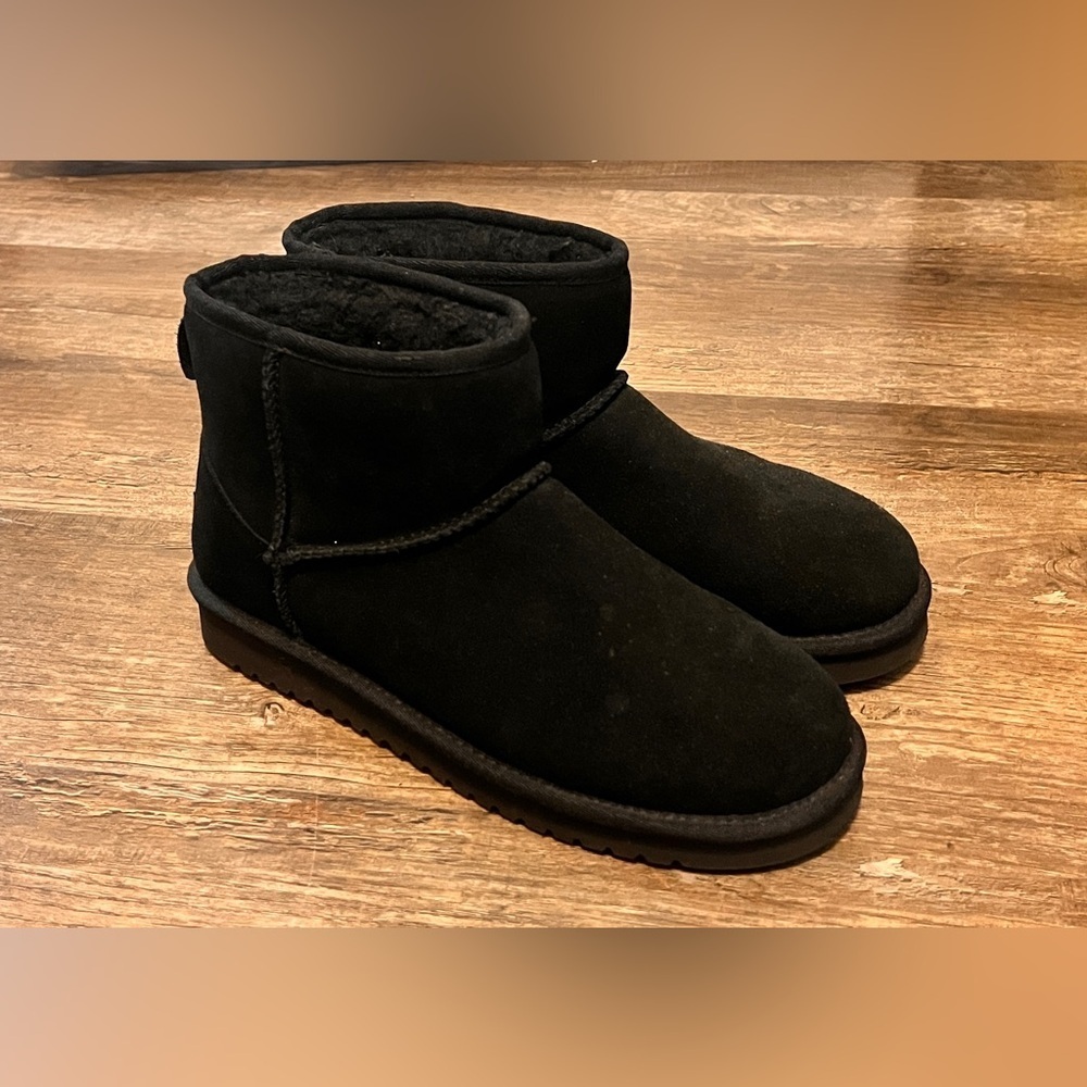 Koolaburra UGGBlack Suede Ankle Booties